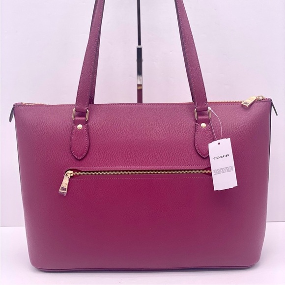 Coach Gallery Tote Bag
Shoulder Bag - Picture 10 of 16